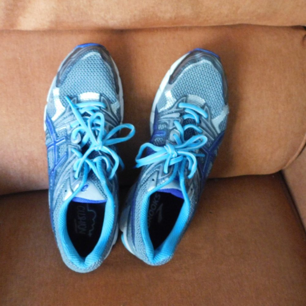 Brooks Size 12 womens 12 cushion support sneakers